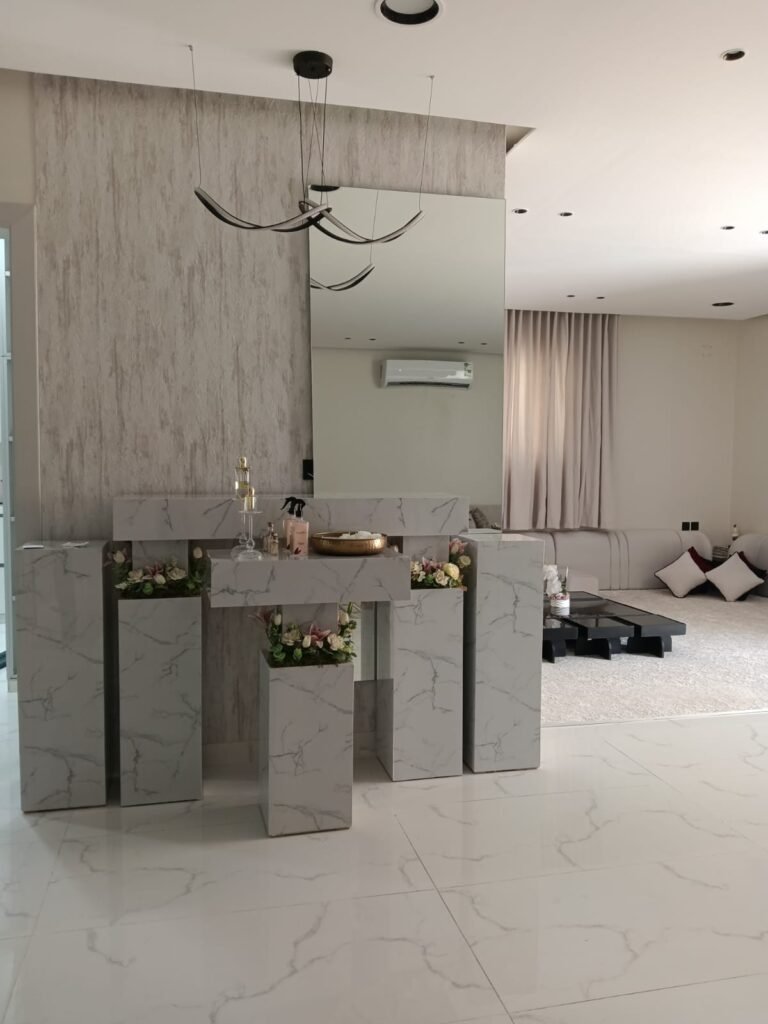 ديكور بديل الشيبورد مع جدار رخامي